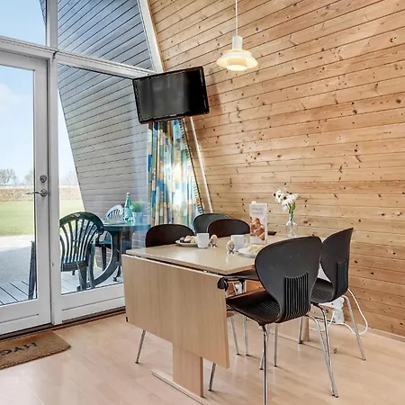2 Bedroom Stunning In *