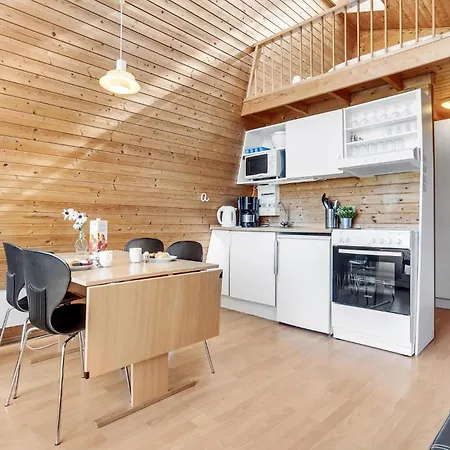 2 Bedroom Stunning In *